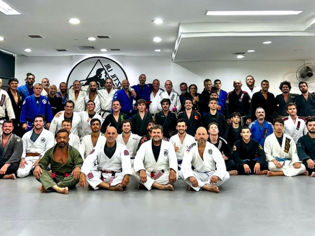 Família treinando Jiu-Jitsu na EAM Gordo — Barra da Tijuca